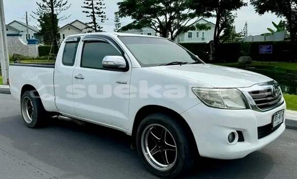 Buy Used Toyota Vigo White Car in Kanchanaburi in Kanchanaburi Buy Used Toyota Vigo White Car in Kanchanaburi in Kanchanaburi