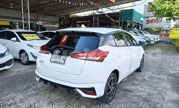 Buy Used Toyota Yaris White Car in Chai Nat in Chai Nat