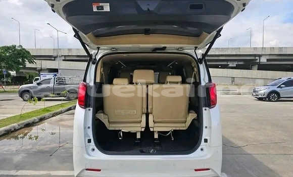 Buy Used Toyota Alphard White Car in Chaiyaphum in Chaiyaphum Buy Used Toyota Alphard White Car in Chaiyaphum in Chaiyaphum
