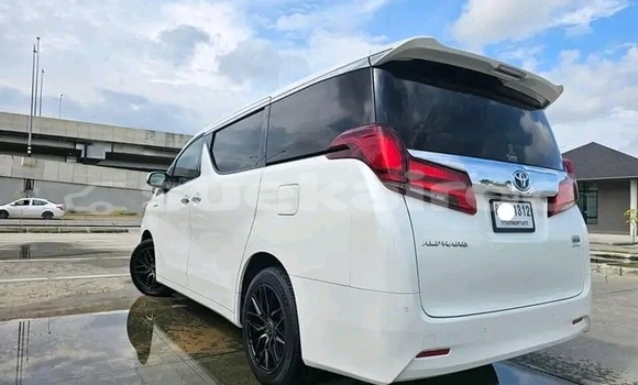 Buy Used Toyota Alphard White Car in Chaiyaphum in Chaiyaphum Buy Used Toyota Alphard White Car in Chaiyaphum in Chaiyaphum