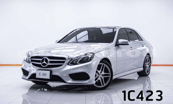 ซื้อ รถมือสอง Mercedes-Benz E-Classe อื่น ๆ รถยนต์ ใน %{เมือง} ใน กรุงเทพมหานคร