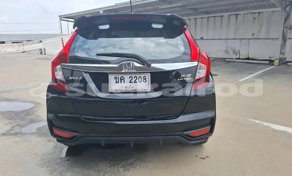 ซื้อ รถมือสอง Honda Jazz สีดำ รถยนต์ ใน %{เมือง} ใน ชัยนาท