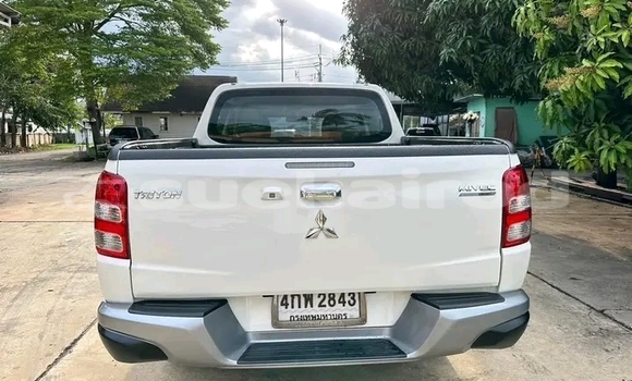 Buy Used Mitsubishi Outlander White Car in Chai Nat in Chai Nat Buy Used Mitsubishi Outlander White Car in Chai Nat in Chai Nat