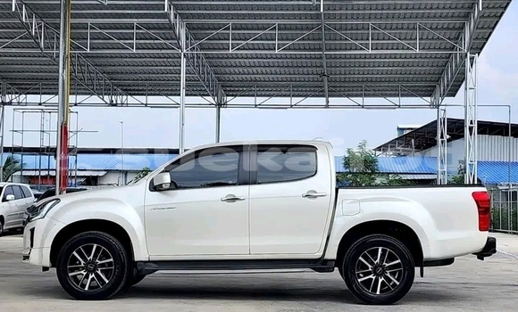 Buy Used Isuzu D–MAX White Car in Chai Nat in Chai Nat