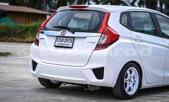 Buy Used Honda Jazz White Car in Chachoengsao in Chachoengsao Buy Used Honda Jazz White Car in Chachoengsao in Chachoengsao