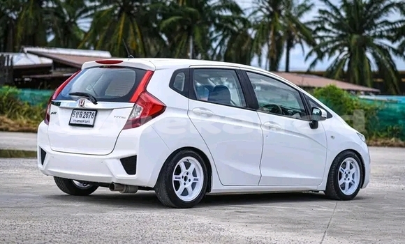 Buy Used Honda Jazz White Car in Chachoengsao in Chachoengsao Buy Used Honda Jazz White Car in Chachoengsao in Chachoengsao