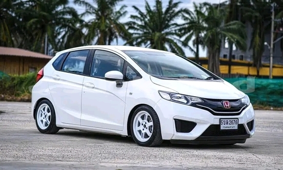 Buy Used Honda Jazz White Car in Chachoengsao in Chachoengsao Buy Used Honda Jazz White Car in Chachoengsao in Chachoengsao