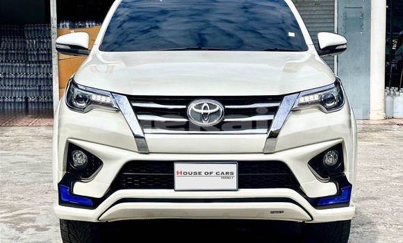 ซื้อ รถมือสอง Toyota Fortuner ขาว รถยนต์ ใน %{เมือง} ใน กรุงเทพมหานคร