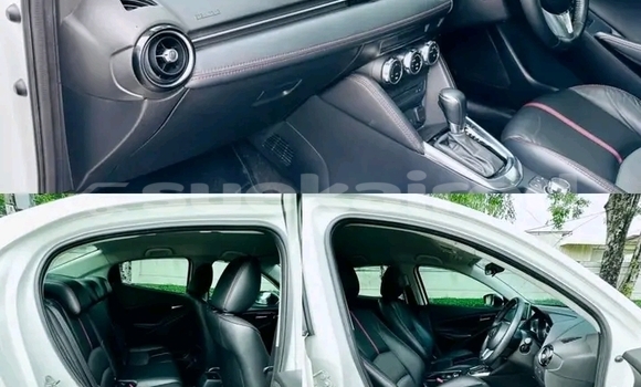 ซื้อ รถมือสอง Mazda 2 ขาว รถยนต์ ใน %{เมือง} ใน ชัยนาท