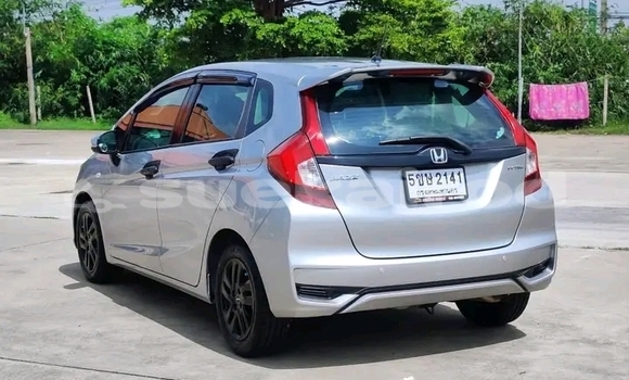 ซื้อ รถมือสอง Honda Jazz อื่น ๆ รถยนต์ ใน %{เมือง} ใน จันทบุรี
