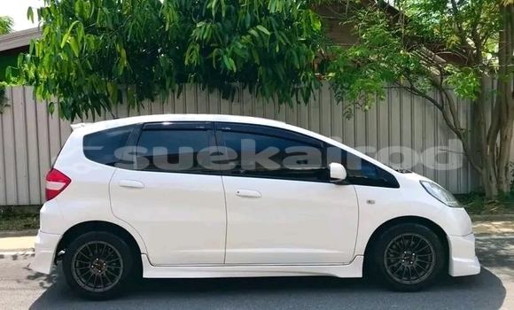 Buy Used Honda Jazz White Car in Maha Sarakham in Maha Sarakham