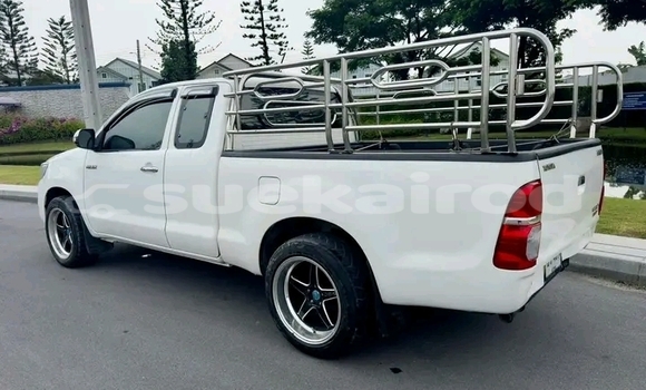 Buy Used Toyota Vigo White Car in Chachoengsao in Chachoengsao