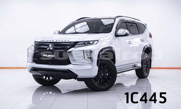 ซื้อ รถมือสอง Mitsubishi Pajero ขาว รถยนต์ ใน %{เมือง} ใน กรุงเทพมหานคร