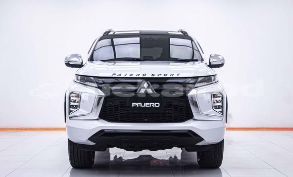 Buy Used Mitsubishi Pajero White Car in Bangkok in Bangkok Buy Used Mitsubishi Pajero White Car in Bangkok in Bangkok