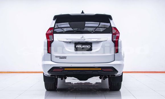 Buy Used Mitsubishi Pajero White Car in Bangkok in Bangkok Buy Used Mitsubishi Pajero White Car in Bangkok in Bangkok