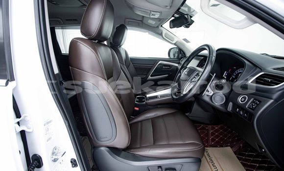 Buy Used Mitsubishi Pajero White Car in Bangkok in Bangkok Buy Used Mitsubishi Pajero White Car in Bangkok in Bangkok