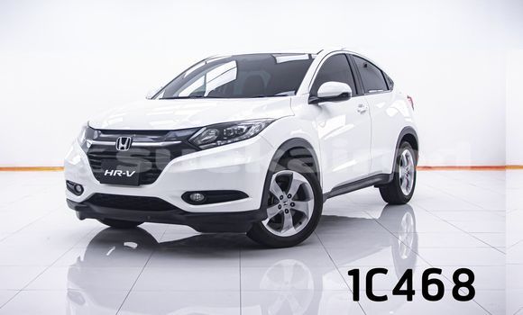 ซื้อ รถมือสอง Honda HR-V ขาว รถยนต์ ใน %{เมือง} ใน กรุงเทพมหานคร