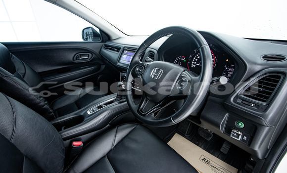 Buy Used Honda HR-V White Car in Bangkok in Bangkok Buy Used Honda HR-V White Car in Bangkok in Bangkok