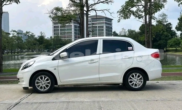 Buy Used Honda Brio White Car in Chai Nat in Chai Nat