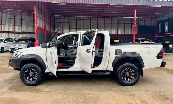 ซื้อ รถมือสอง Toyota Hiluxe Revo ขาว รถยนต์ ใน %{เมือง} ใน ฉะเชิงเทรา