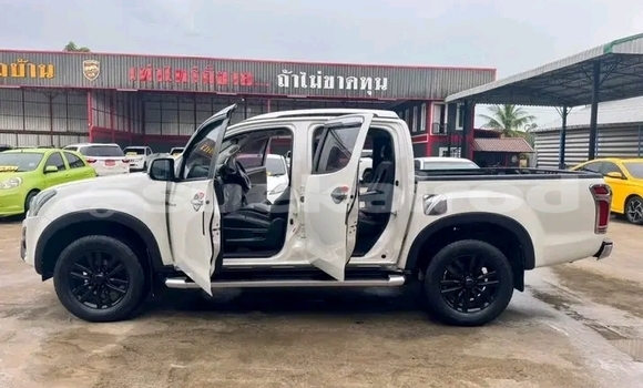Buy Used Isuzu D–MAX White Car in Chachoengsao in Chachoengsao