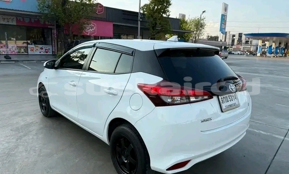 ซื้อ รถมือสอง Toyota Yaris ขาว รถยนต์ ใน %{เมือง} ใน ชัยนาท