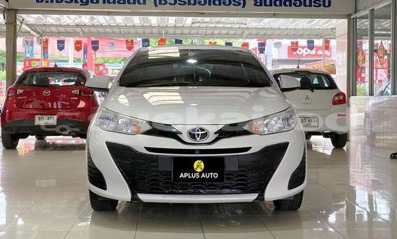 ซื้อ รถมือสอง Toyota Yaris ขาว รถยนต์ ใน %{เมือง} ใน กรุงเทพมหานคร