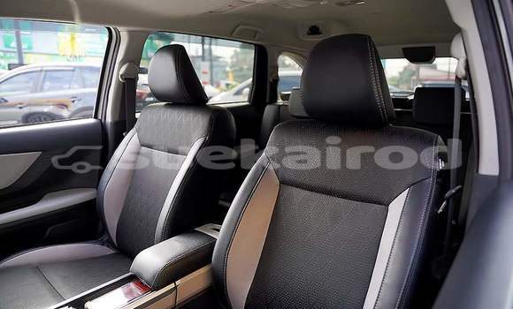 ซื้อ รถมือสอง Honda Vezel ขาว รถยนต์ ใน %{เมือง} ใน กรุงเทพมหานคร