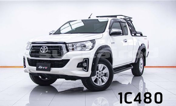ซื้อ รถมือสอง Toyota Hiluxe Revo ขาว รถยนต์ ใน %{เมือง} ใน กรุงเทพมหานคร