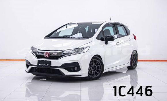 ซื้อ รถมือสอง Honda Jazz ขาว รถยนต์ ใน %{เมือง} ใน กรุงเทพมหานคร