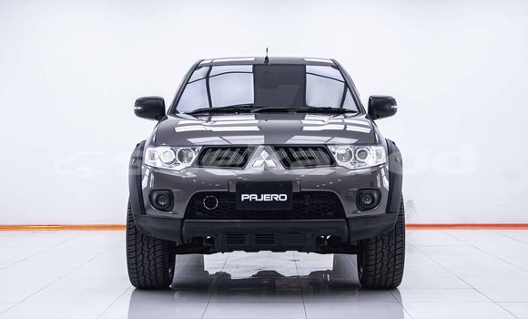 Buy Used Mitsubishi Pajero Brown Car in Bangkok in Bangkok Buy Used Mitsubishi Pajero Brown Car in Bangkok in Bangkok