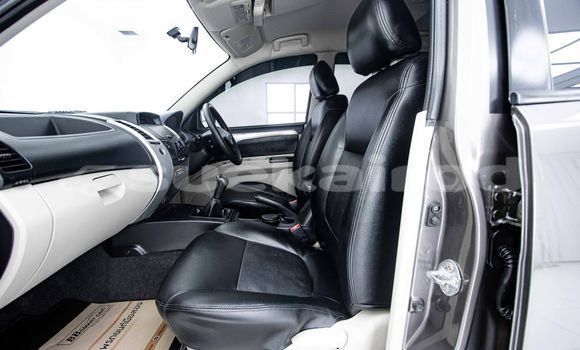 Buy Used Mitsubishi Pajero Brown Car in Bangkok in Bangkok Buy Used Mitsubishi Pajero Brown Car in Bangkok in Bangkok