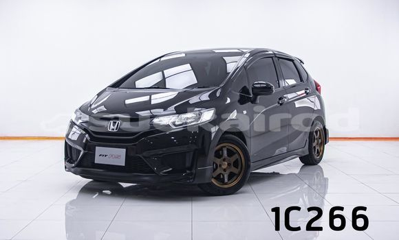 ซื้อ รถมือสอง Honda Jazz สีดำ รถยนต์ ใน %{เมือง} ใน กรุงเทพมหานคร