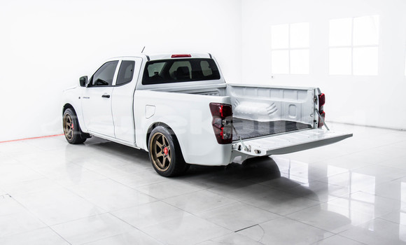 Buy Used Isuzu D-Max White Car in Bangkok in Bangkok Buy Used Isuzu D-Max White Car in Bangkok in Bangkok