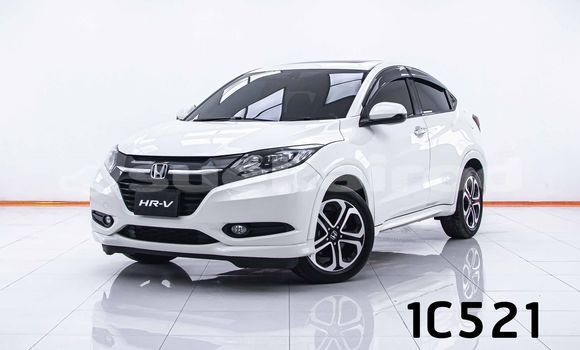 ซื้อ รถมือสอง Honda HR-V ขาว รถยนต์ ใน %{เมือง} ใน กรุงเทพมหานคร