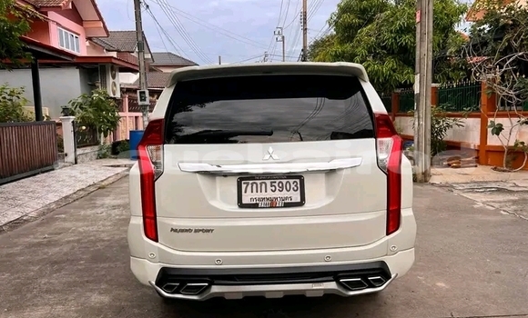 Buy Used Mitsubishi Pajero White Car in Chai Nat in Chai Nat Buy Used Mitsubishi Pajero White Car in Chai Nat in Chai Nat
