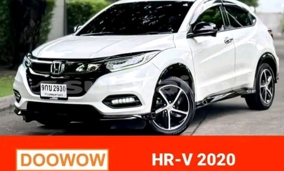 ซื้อ รถมือสอง Honda HR-V ขาว รถยนต์ ใน %{เมือง} ใน สมุทรปราการ