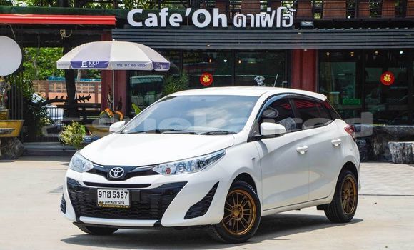ซื้อ รถมือสอง Toyota Yaris ขาว รถยนต์ ใน %{เมือง} ใน กรุงเทพมหานคร