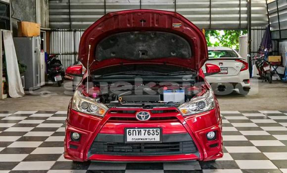 ซื้อ รถมือสอง Toyota Yaris สีแดง รถยนต์ ใน %{เมือง} ใน กรุงเทพมหานคร