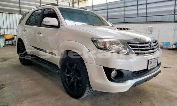 Buy Used Toyota Fortuner White Car in Bangkok in Bangkok