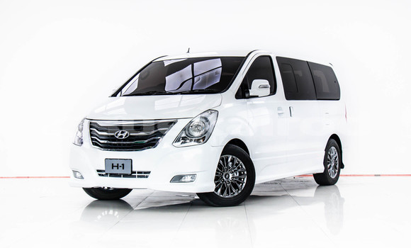 Buy Used Hyundai H1 White Car in Bangkok in Bangkok Buy Used Hyundai H1 White Car in Bangkok in Bangkok