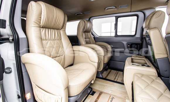 Buy Used Hyundai H1 White Car in Bangkok in Bangkok Buy Used Hyundai H1 White Car in Bangkok in Bangkok