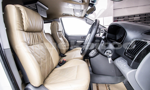 Buy Used Hyundai H1 White Car in Bangkok in Bangkok Buy Used Hyundai H1 White Car in Bangkok in Bangkok