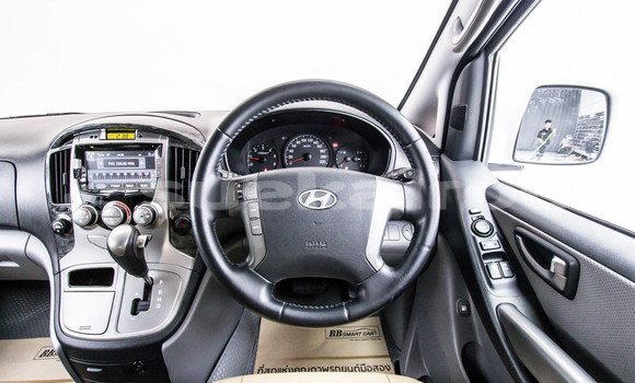 Buy Used Hyundai H1 White Car in Bangkok in Bangkok Buy Used Hyundai H1 White Car in Bangkok in Bangkok