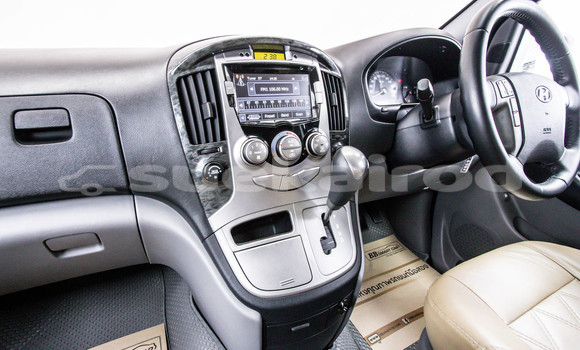 Buy Used Hyundai H1 White Car in Bangkok in Bangkok Buy Used Hyundai H1 White Car in Bangkok in Bangkok