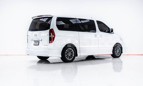 Buy Used Hyundai H1 White Car in Bangkok in Bangkok Buy Used Hyundai H1 White Car in Bangkok in Bangkok