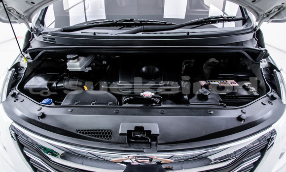 Buy Used Hyundai H1 White Car in Bangkok in Bangkok Buy Used Hyundai H1 White Car in Bangkok in Bangkok