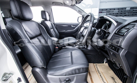 Buy Used Isuzu MU-X White Car in Bangkok in Bangkok Buy Used Isuzu MU-X White Car in Bangkok in Bangkok