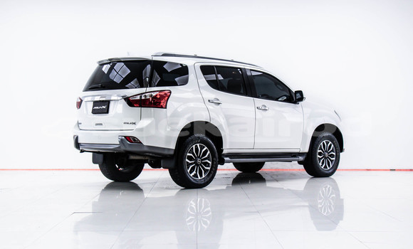 Buy Used Isuzu MU-X White Car in Bangkok in Bangkok Buy Used Isuzu MU-X White Car in Bangkok in Bangkok