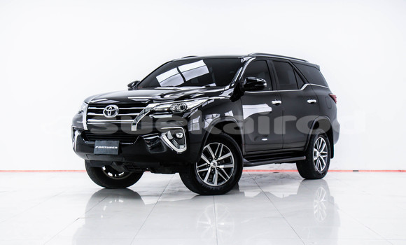 ซื้อ รถมือสอง Toyota Fortuner สีดำ รถยนต์ ใน %{เมือง} ใน กรุงเทพมหานคร